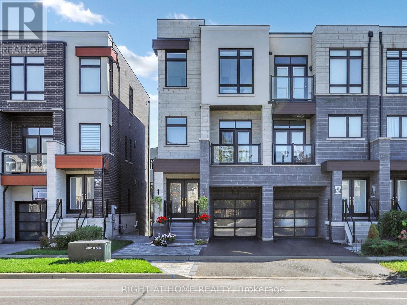 Single Family House for Sale in  LEBOVIC CAMPUS DRIVE Vaughan (Patterson) 