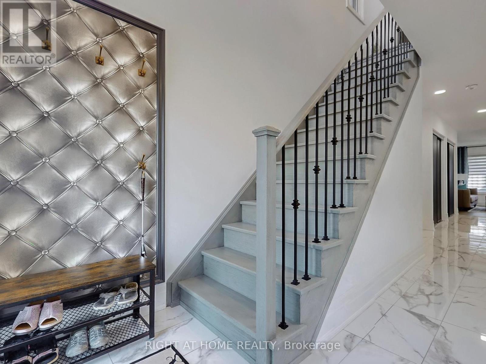 Single Family House for Sale in  LEBOVIC CAMPUS DRIVE Vaughan (Patterson) 
