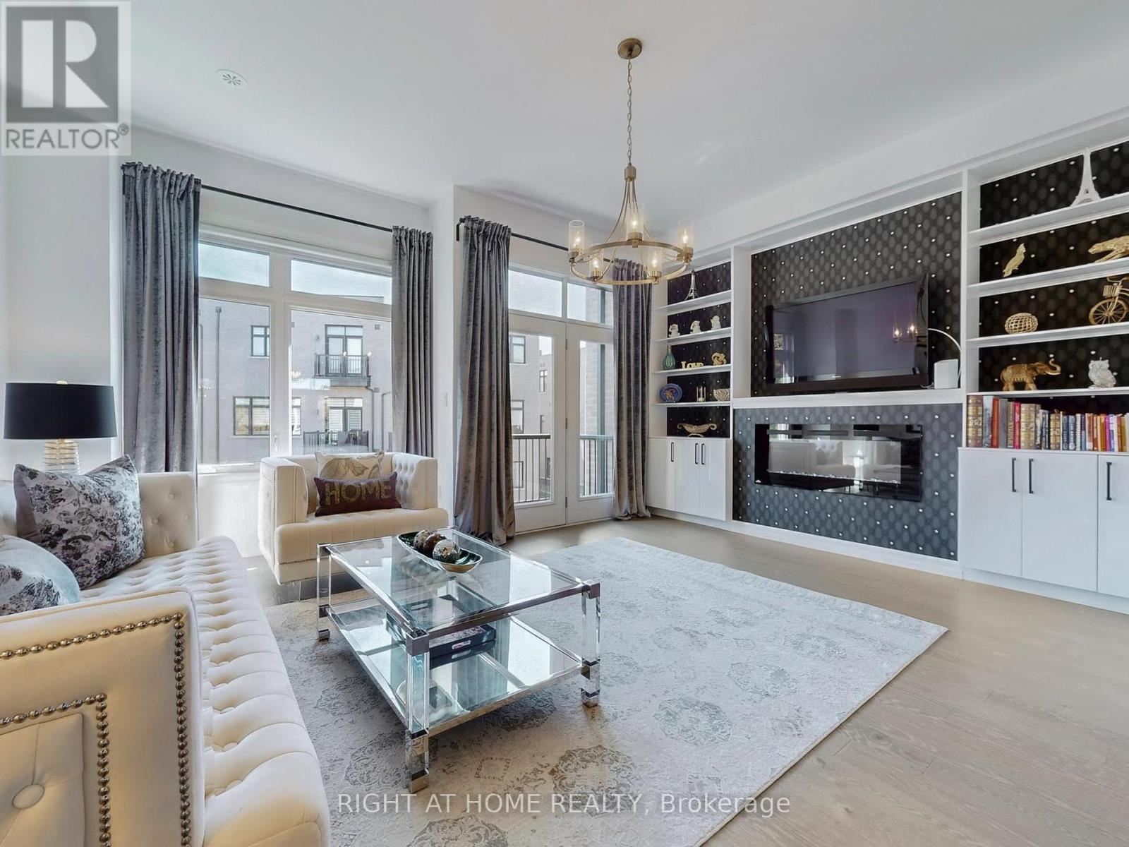 Single Family House for Sale in  LEBOVIC CAMPUS DRIVE Vaughan (Patterson) 