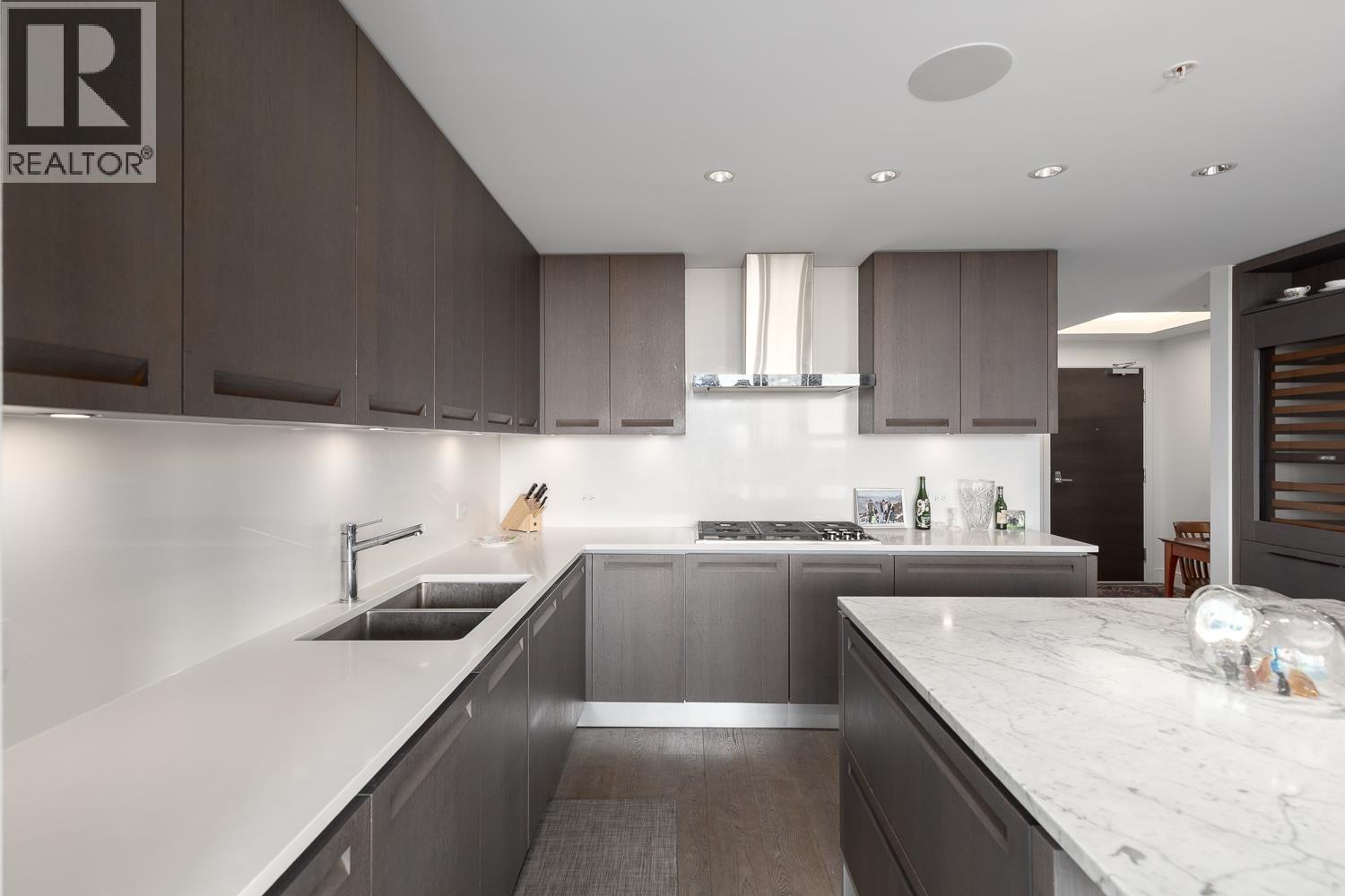501 2102 W 48TH AVENUE, Vancouver