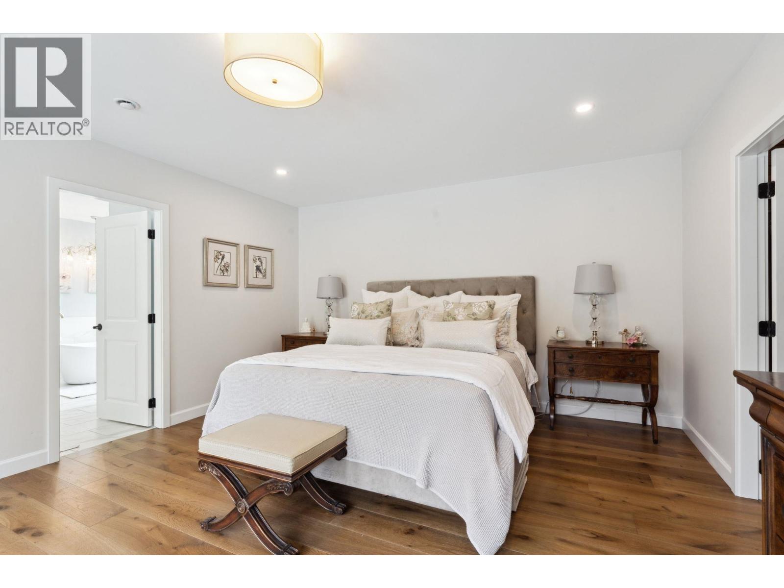 3061 BEWICKE AVENUE, North Vancouver