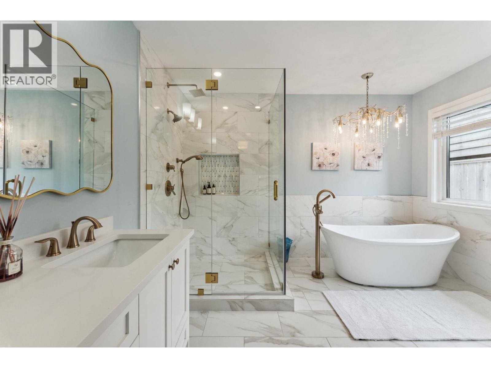 3061 BEWICKE AVENUE, North Vancouver