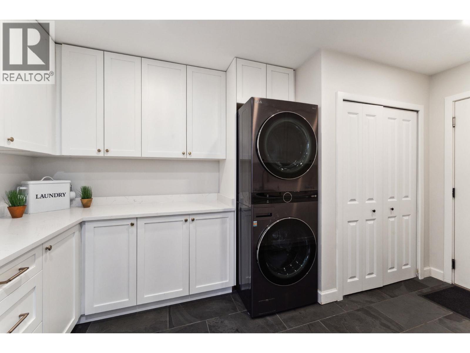 3061 BEWICKE AVENUE, North Vancouver