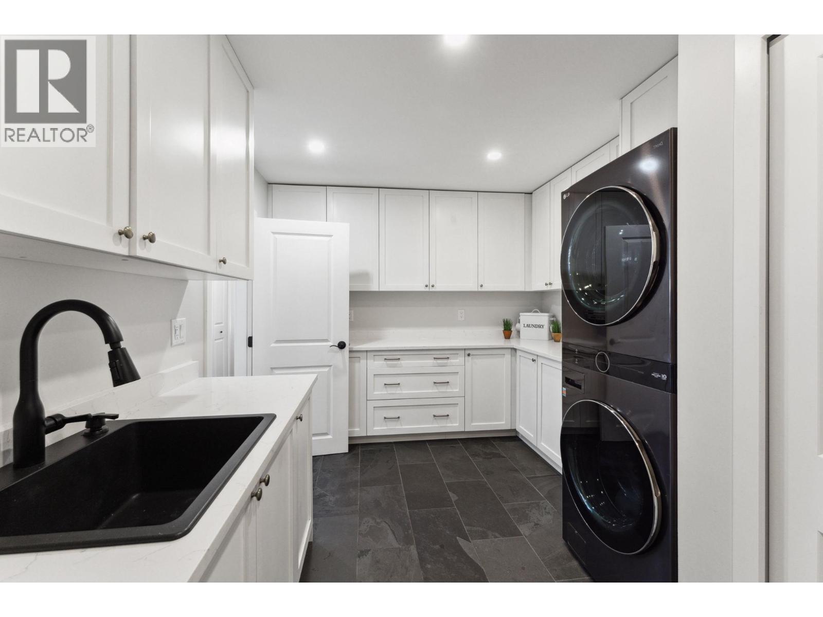 3061 BEWICKE AVENUE, North Vancouver