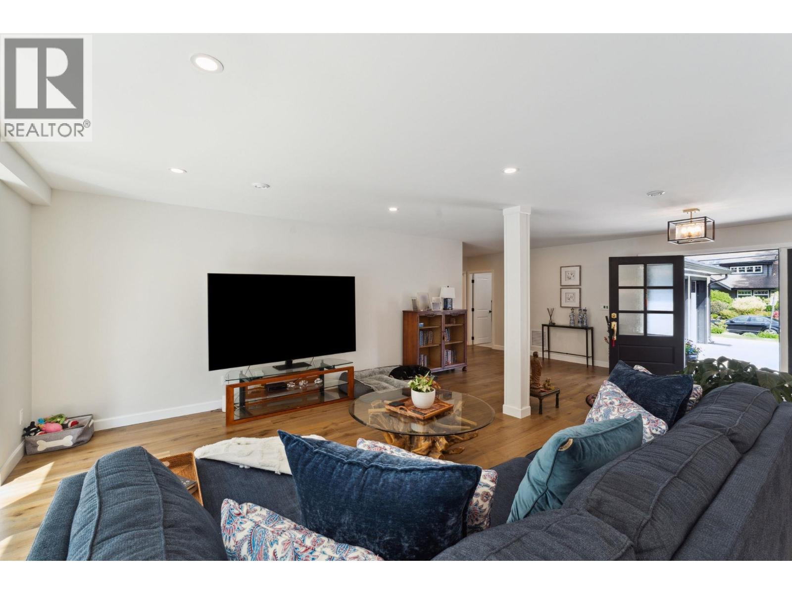 3061 BEWICKE AVENUE, North Vancouver