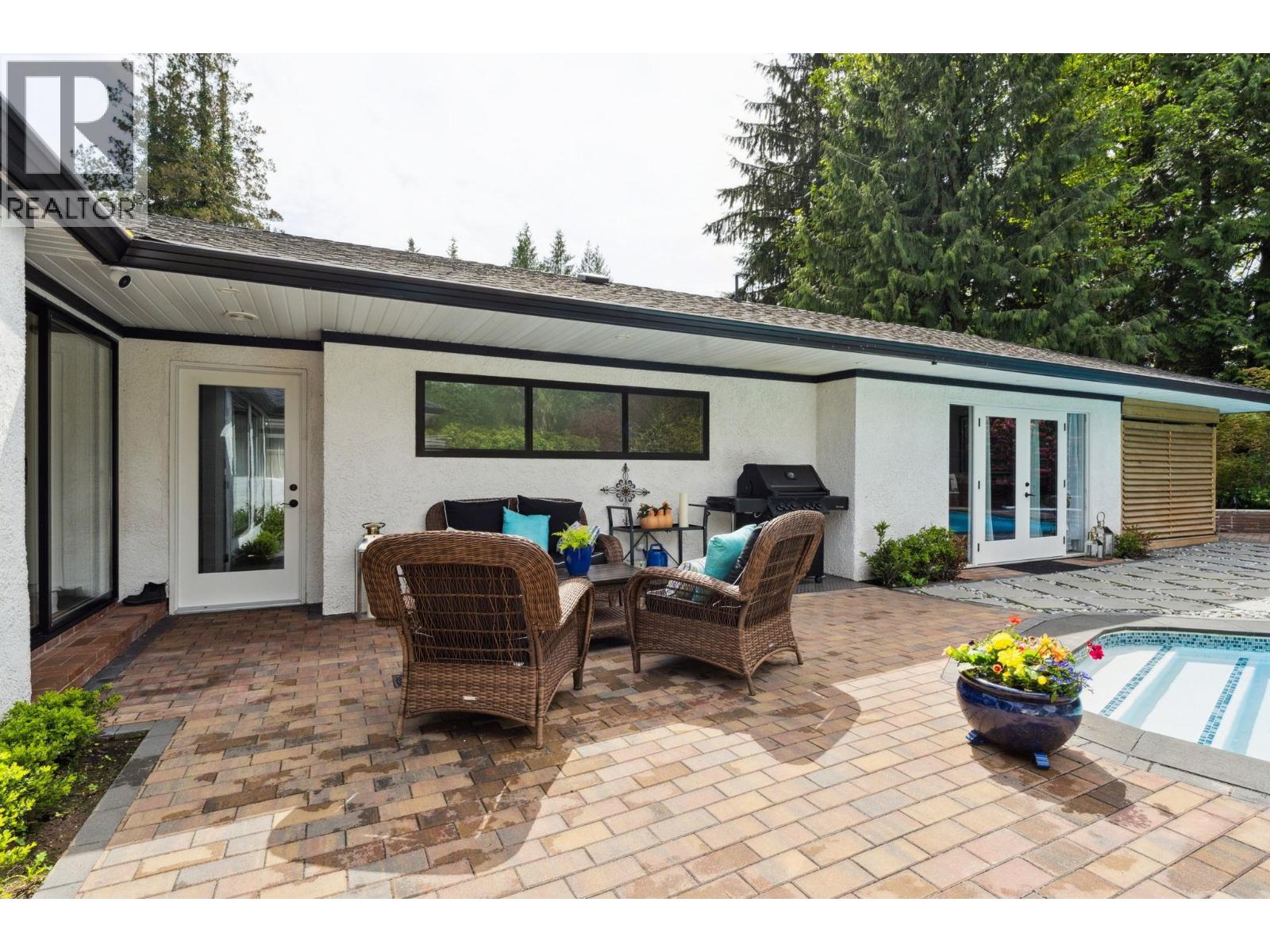 3061 BEWICKE AVENUE, North Vancouver