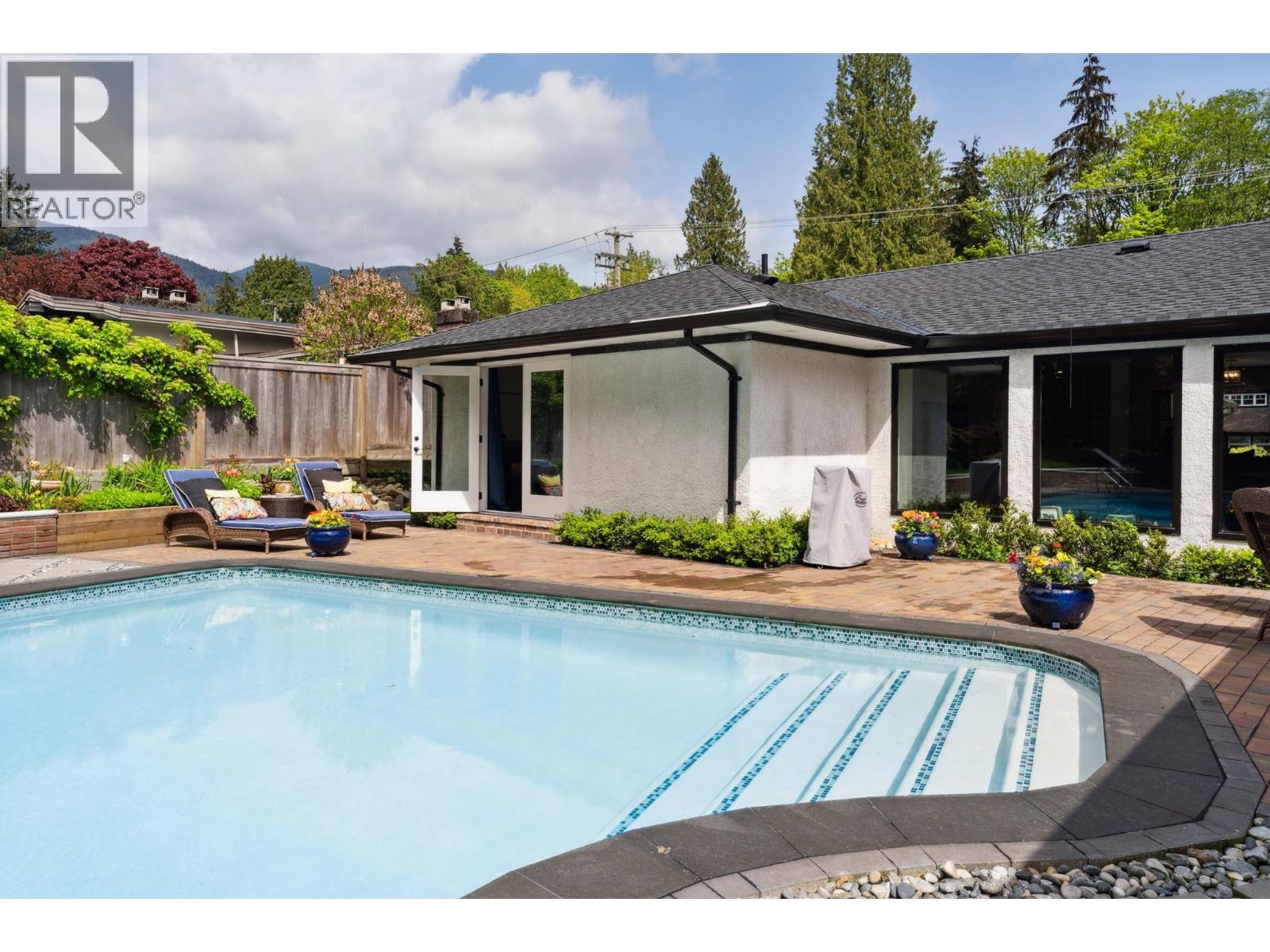3061 BEWICKE AVENUE, North Vancouver