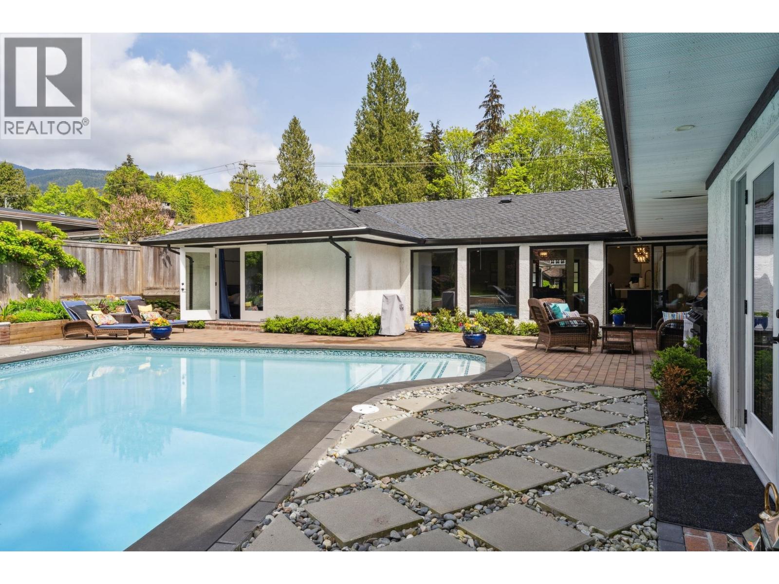 3061 BEWICKE AVENUE, North Vancouver