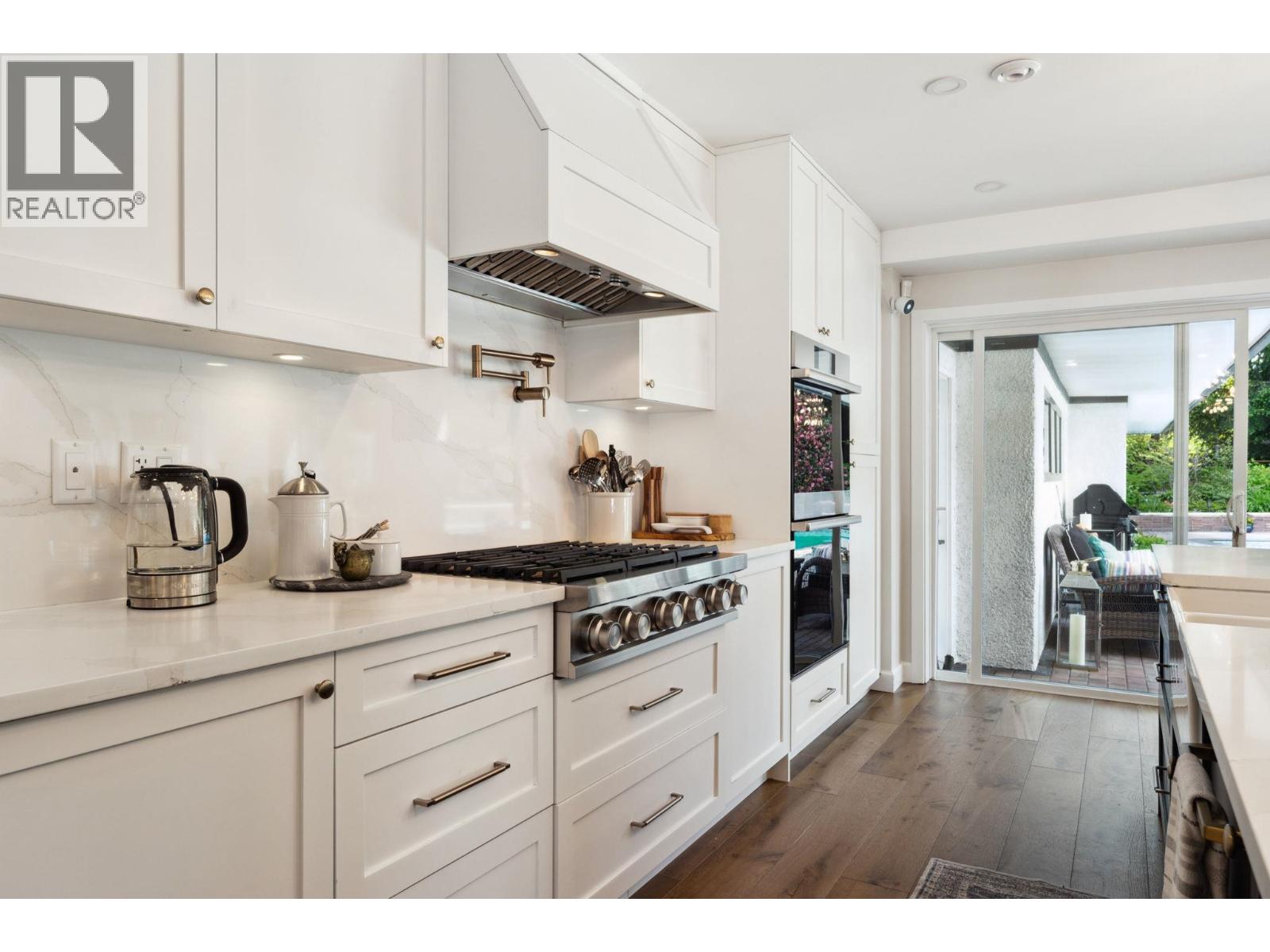 3061 BEWICKE AVENUE, North Vancouver