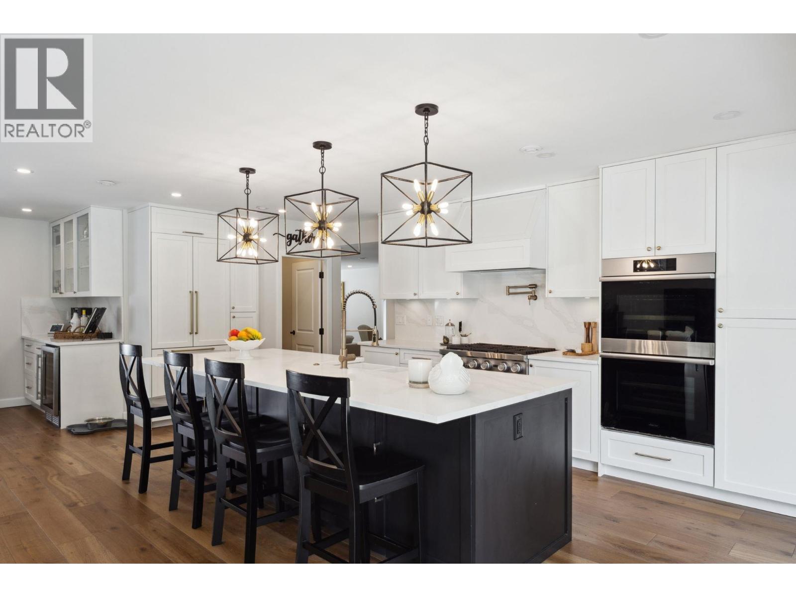3061 BEWICKE AVENUE, North Vancouver