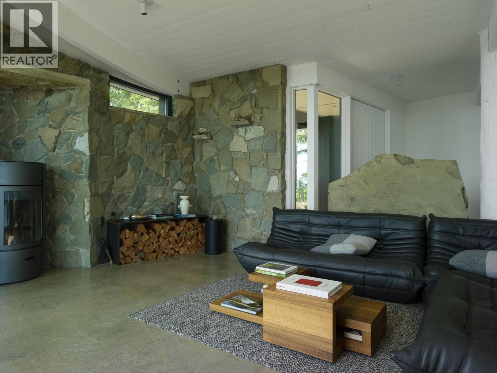 630 TINKER ROAD, Mayne Island