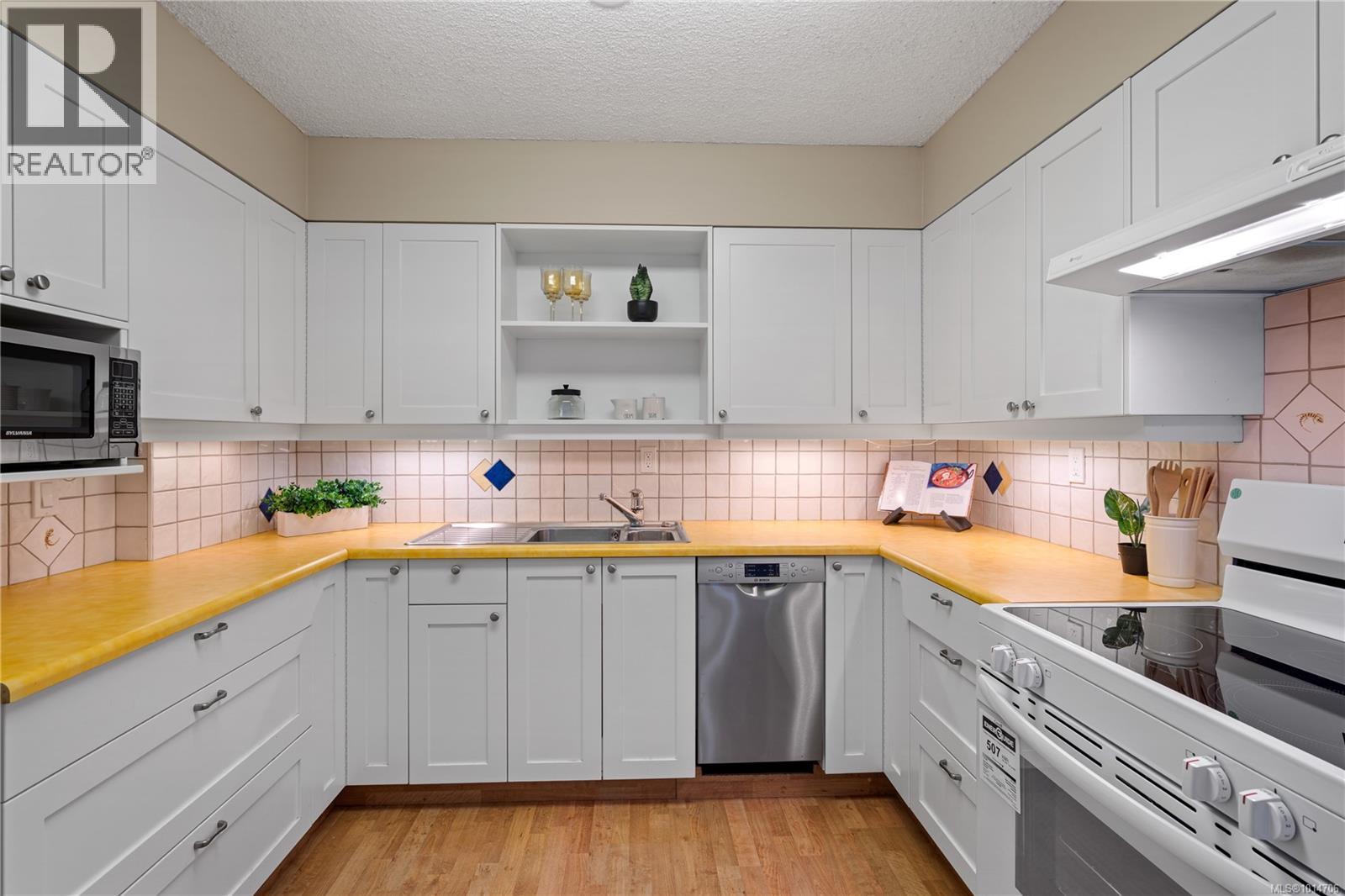 503 1148 Goodwin Street, Oak Bay