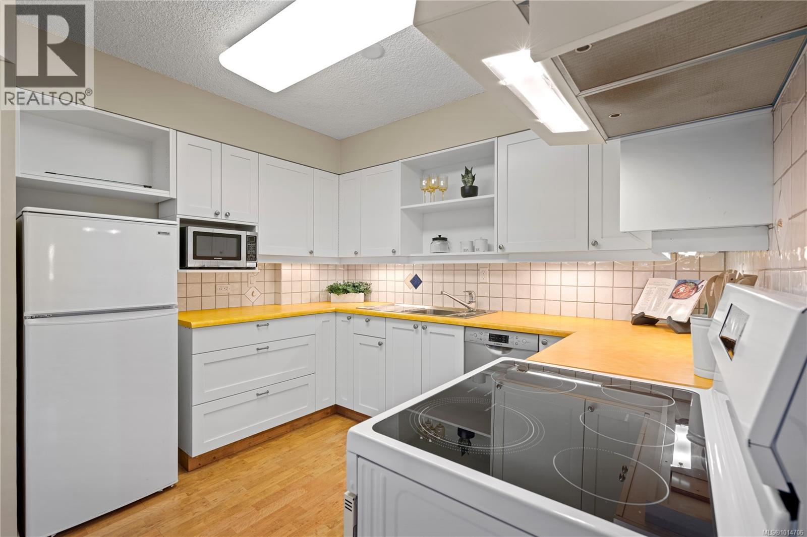 503 1148 Goodwin Street, Oak Bay