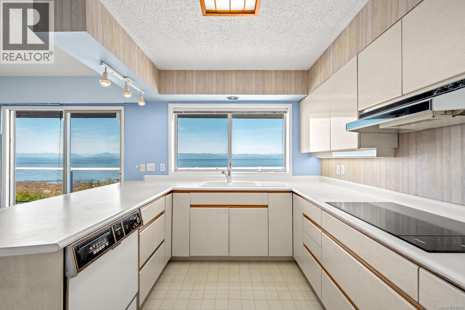 2332 Seabank Rd, Courtenay