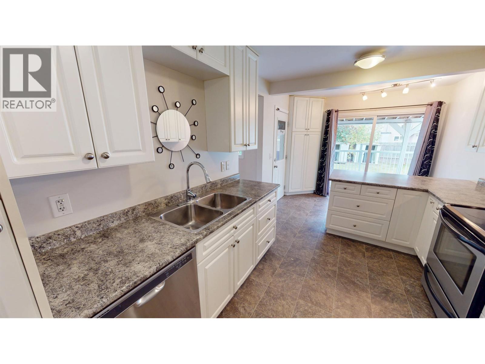 466 WINDER STREET, Quesnel