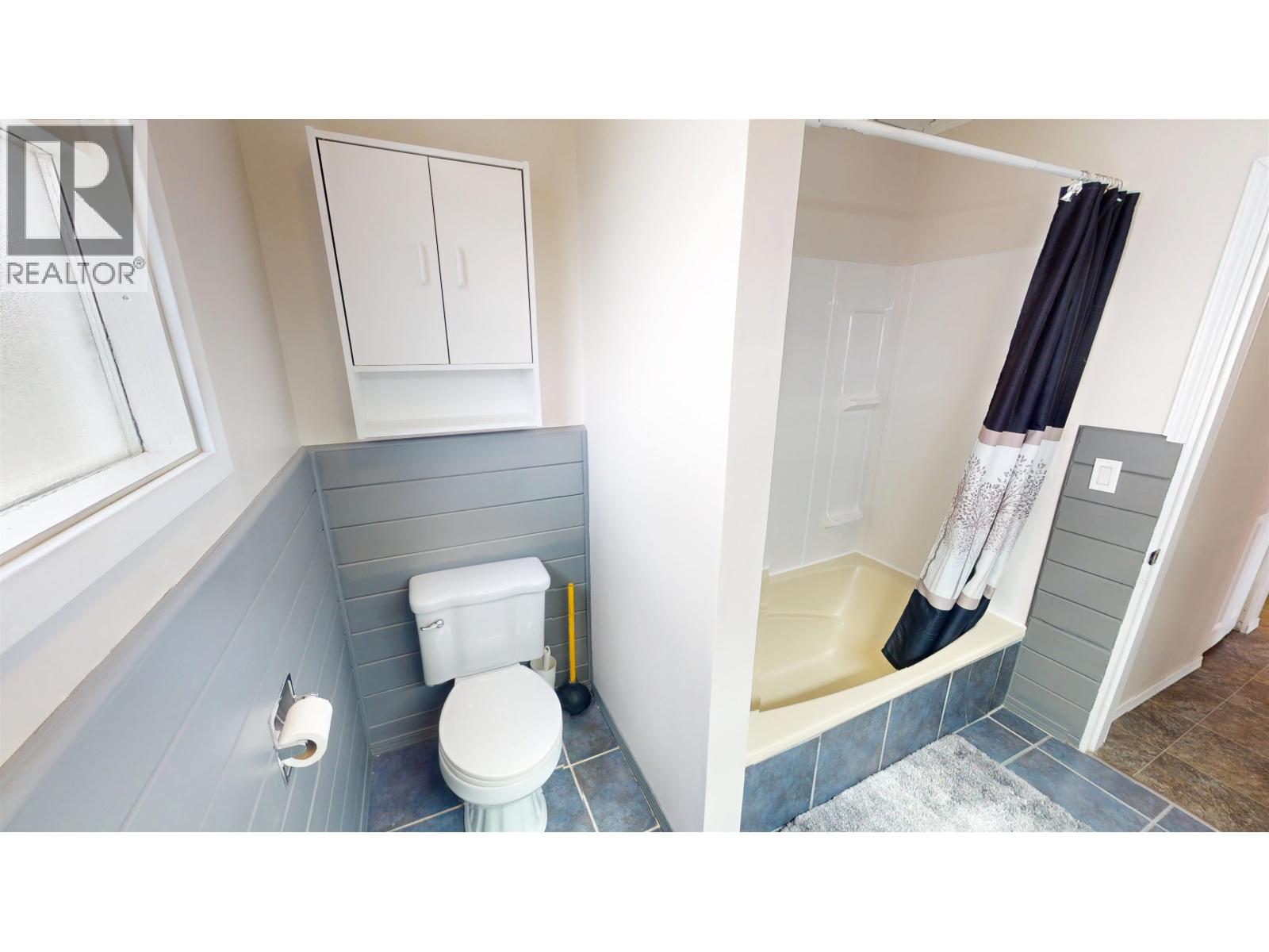 466 WINDER STREET, Quesnel