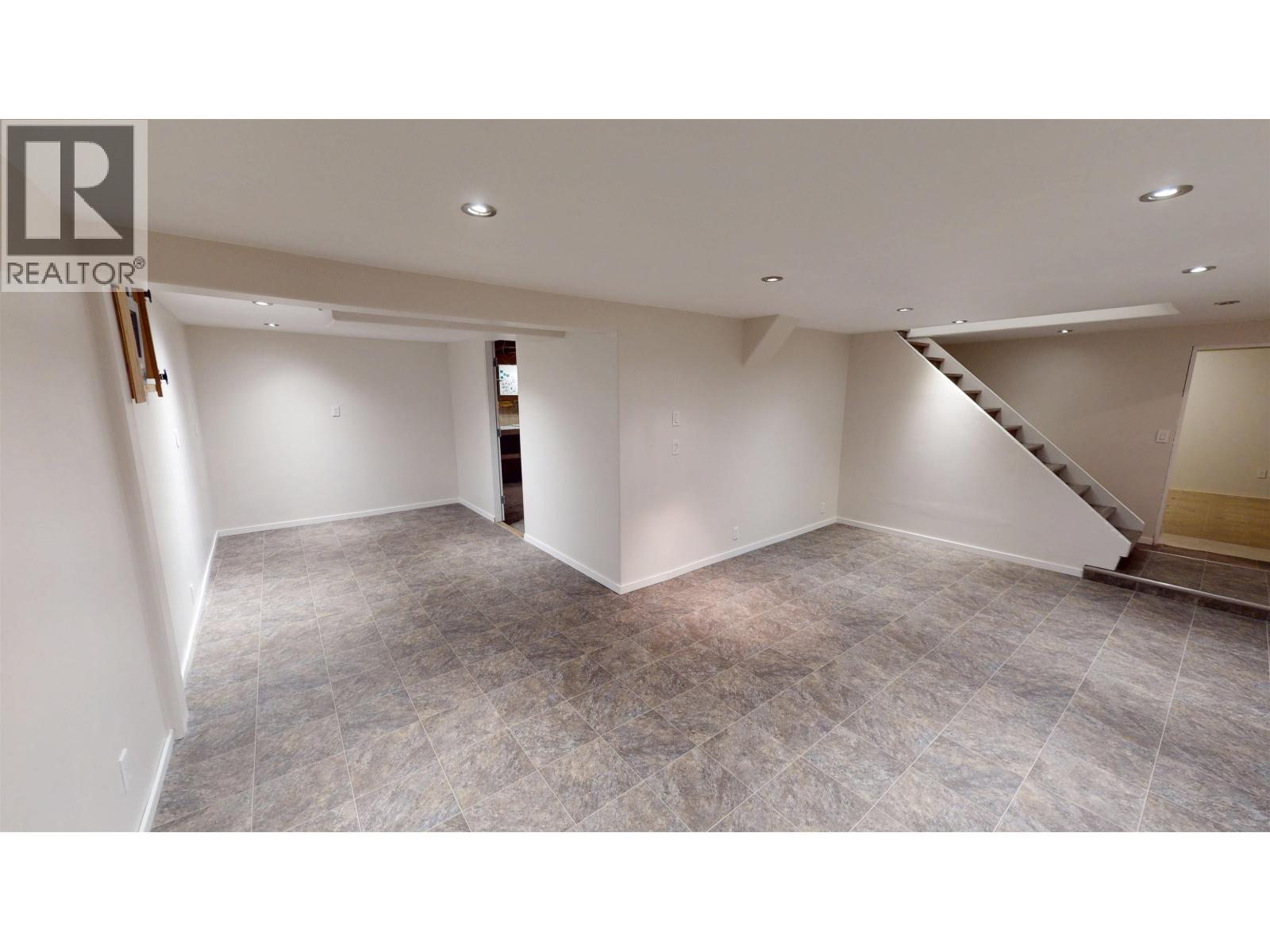 466 WINDER STREET, Quesnel