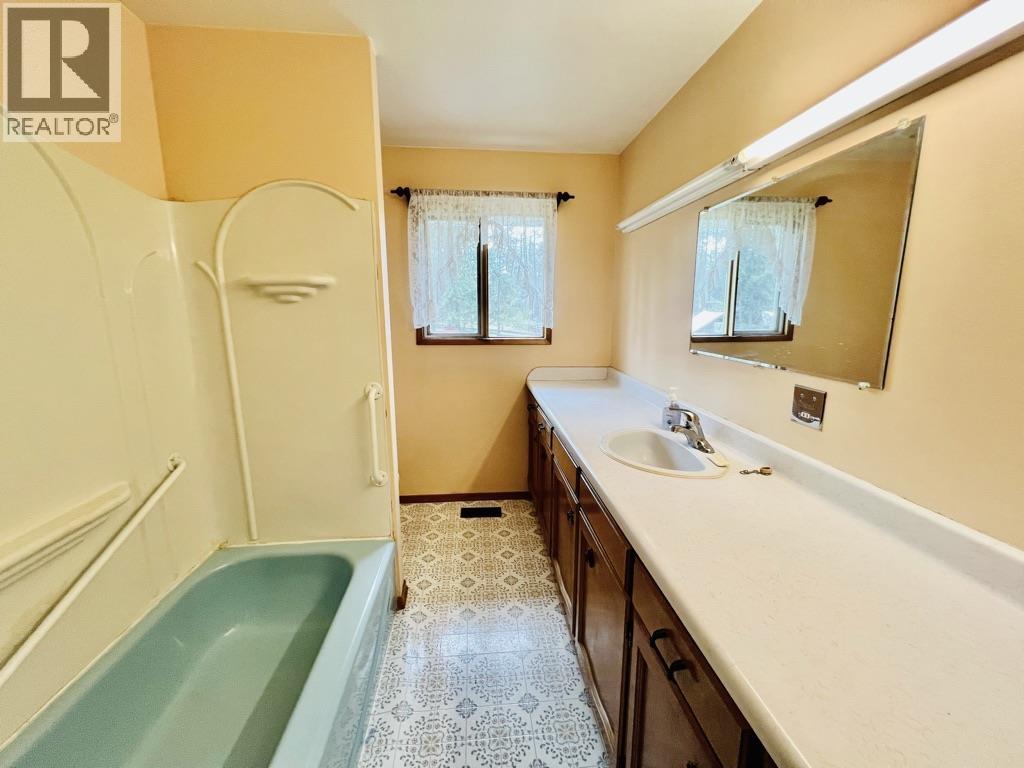 9357 16 HIGHWAY, Telkwa