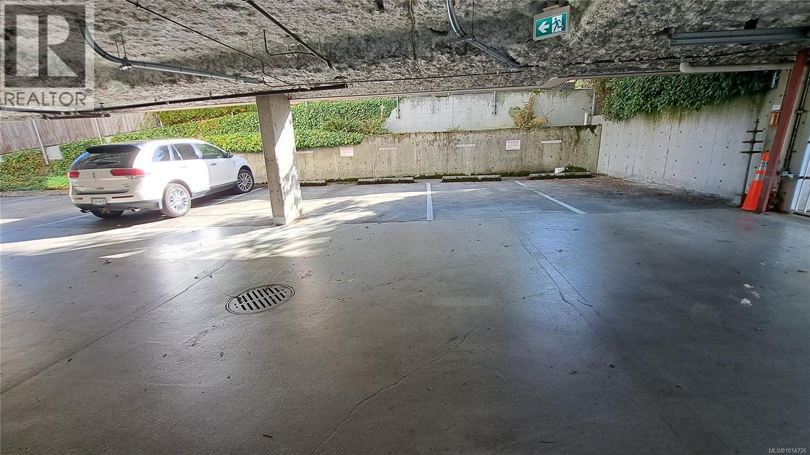 101 1625 Oak Bay Avenue, Victoria