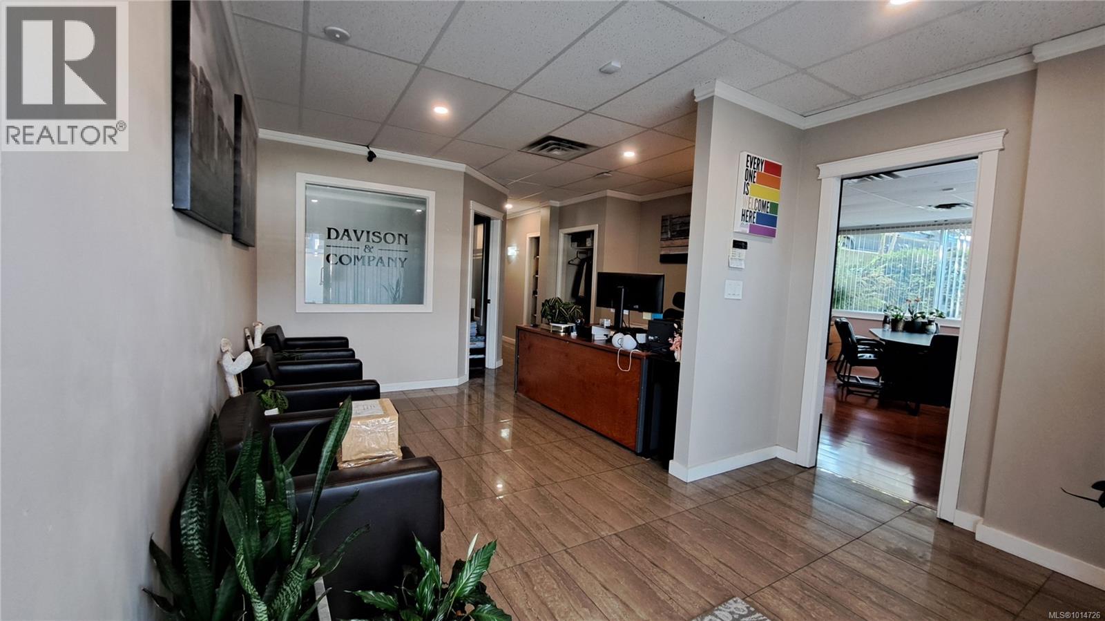 101 1625 Oak Bay Avenue, Victoria