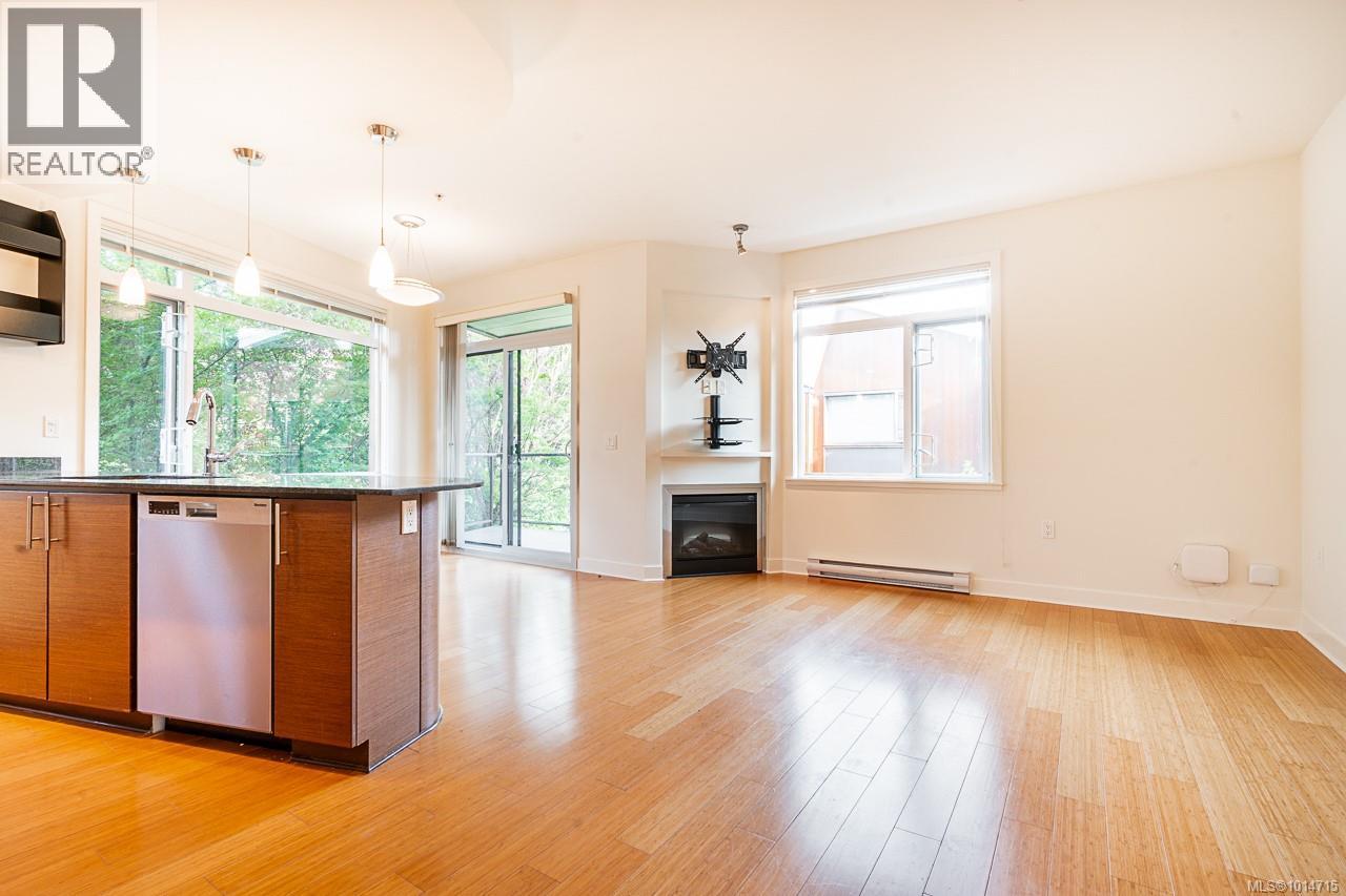 201 3610 Richmond Rd, Saanich