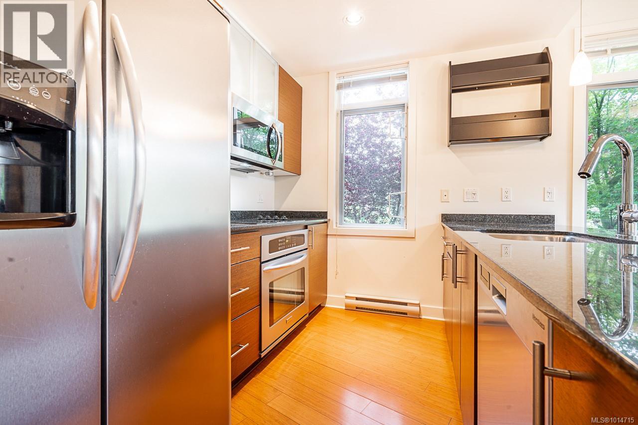 201 3610 Richmond Rd, Saanich