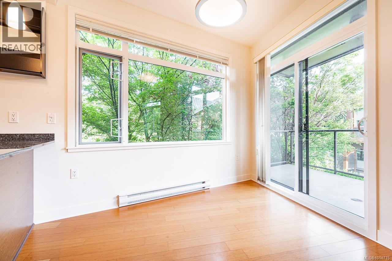 201 3610 Richmond Rd, Saanich