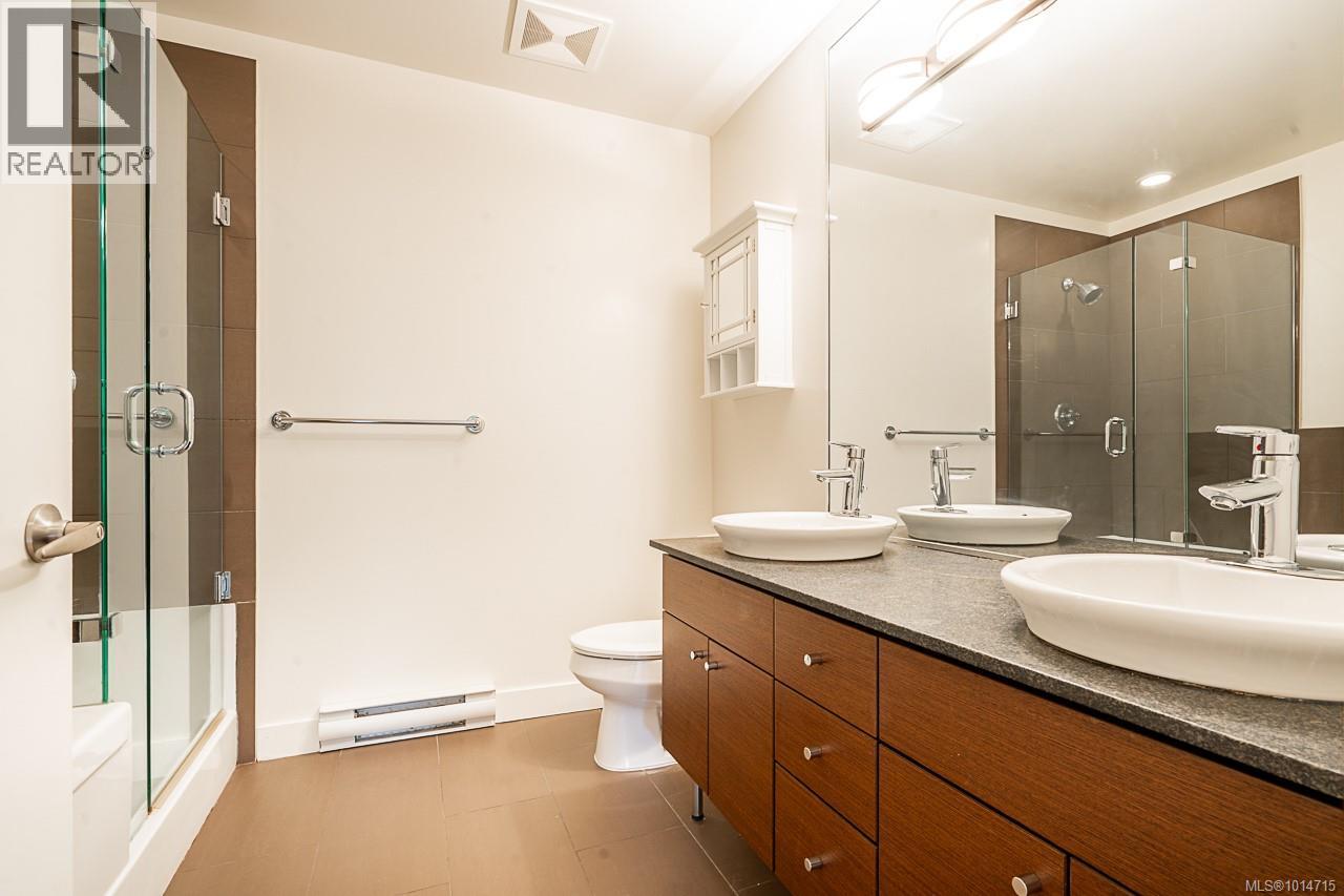 201 3610 Richmond Rd, Saanich