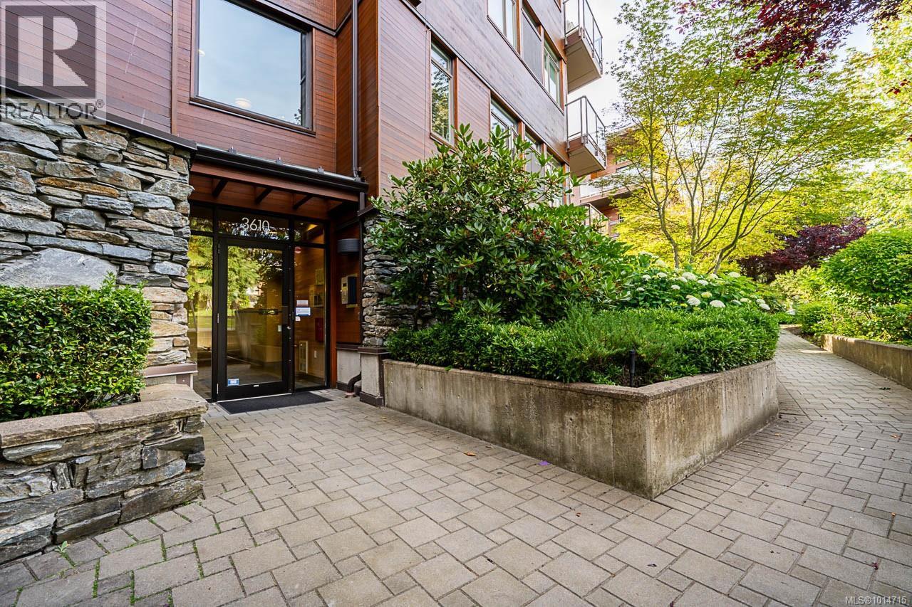 201 3610 Richmond Rd, Saanich