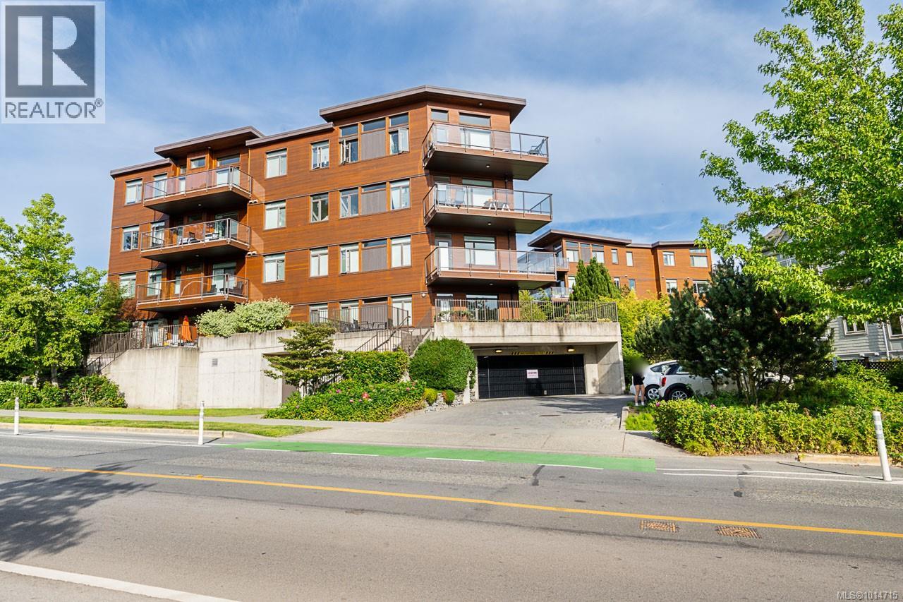 201 3610 Richmond Rd, Saanich