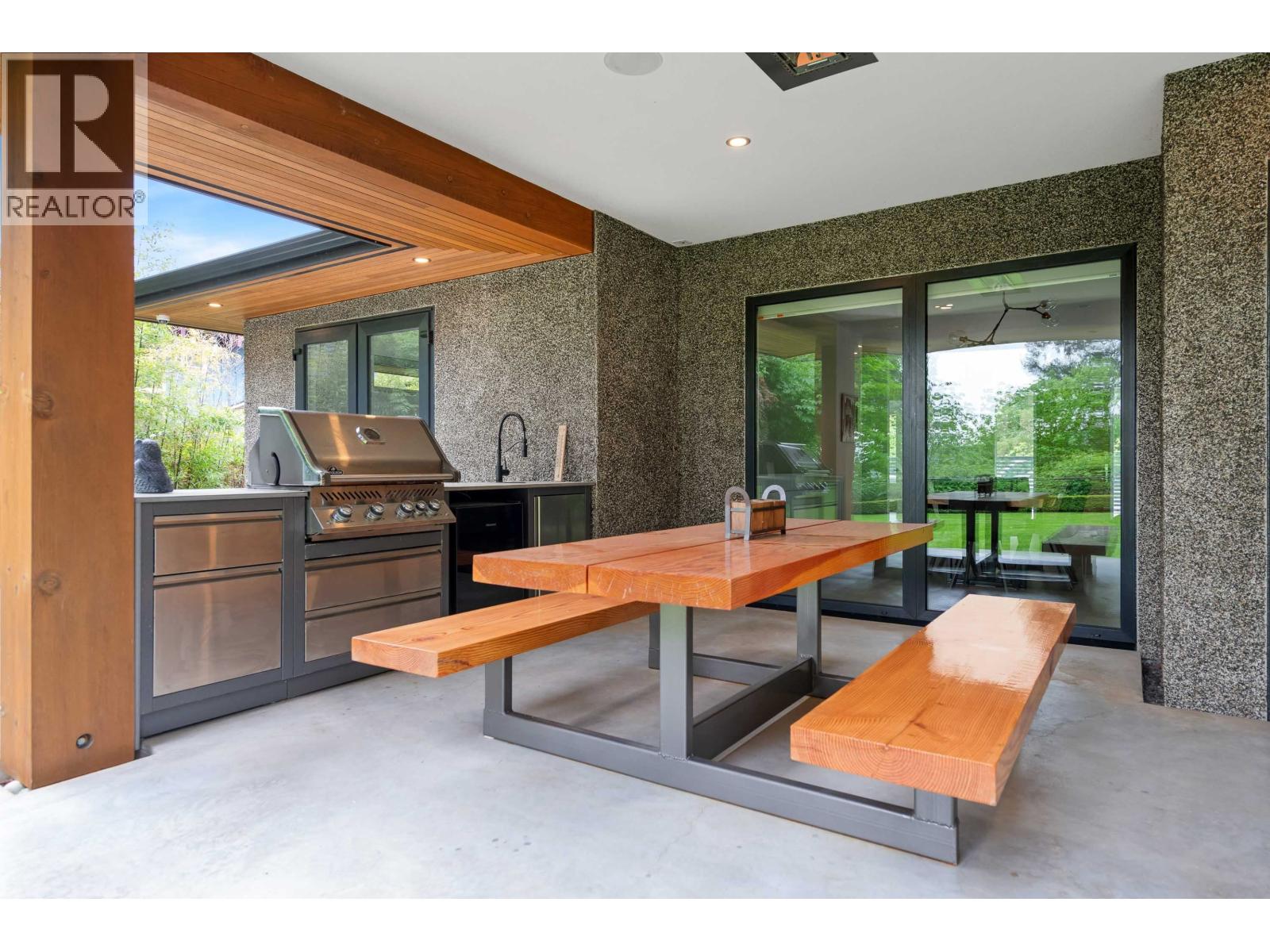 2381 WINDRIDGE DRIVE, North Vancouver