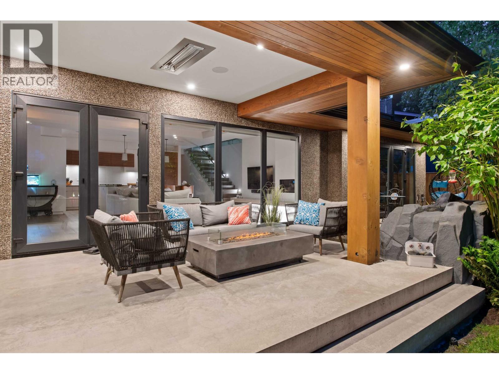 2381 WINDRIDGE DRIVE, North Vancouver