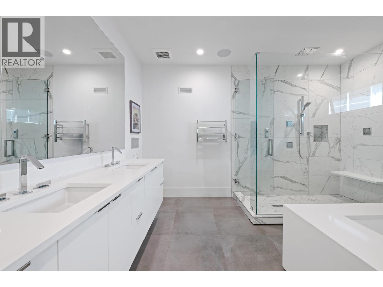 2381 WINDRIDGE DRIVE, North Vancouver