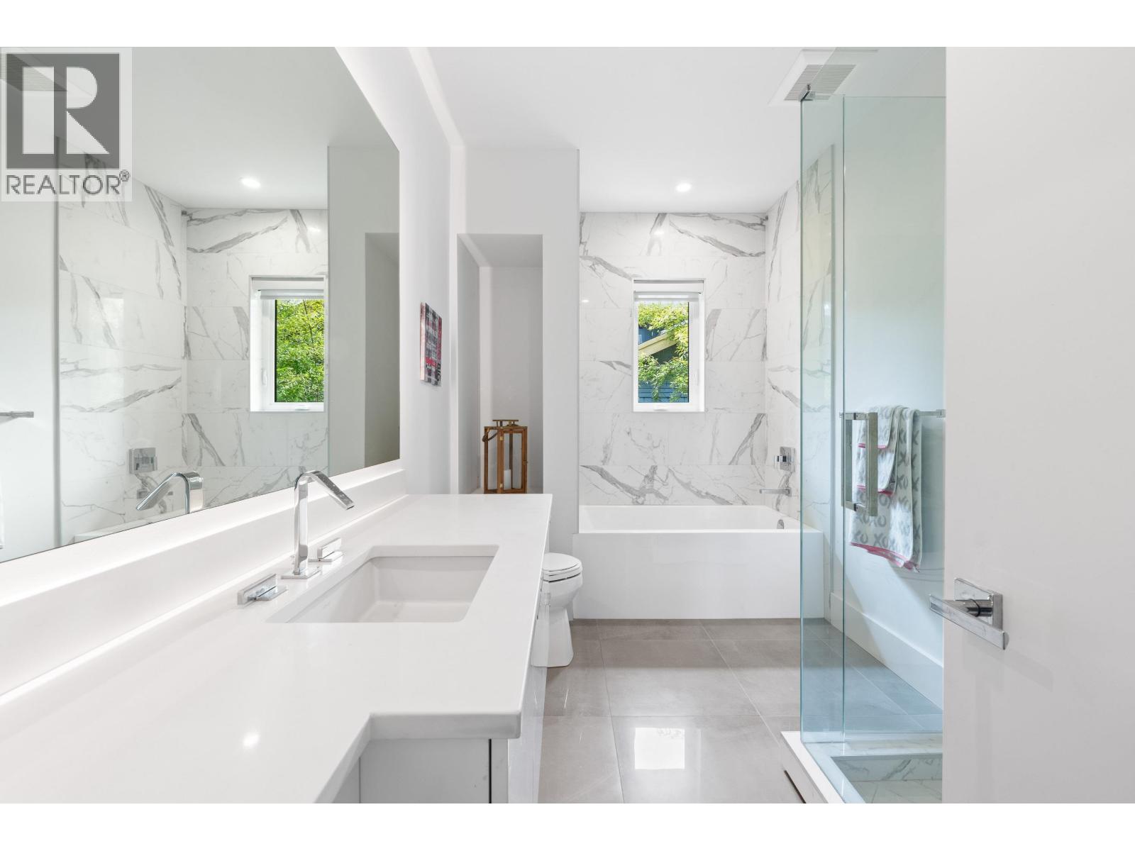 2381 WINDRIDGE DRIVE, North Vancouver