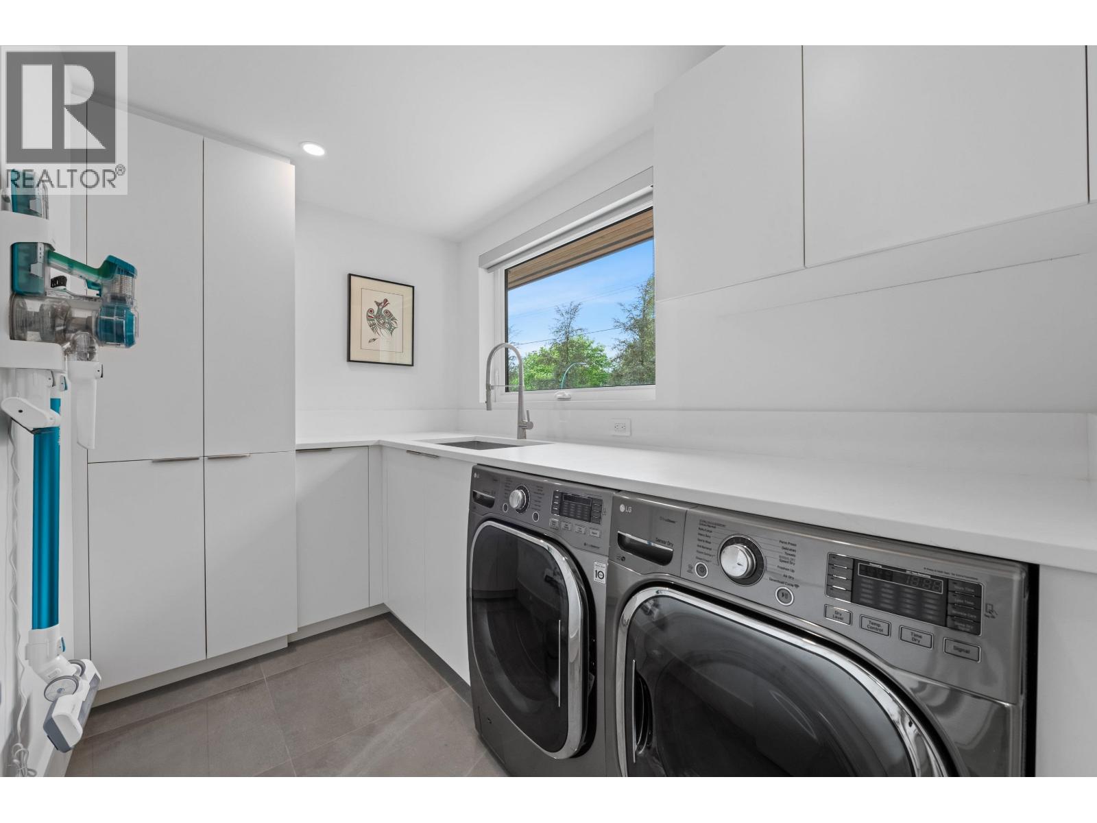 2381 WINDRIDGE DRIVE, North Vancouver