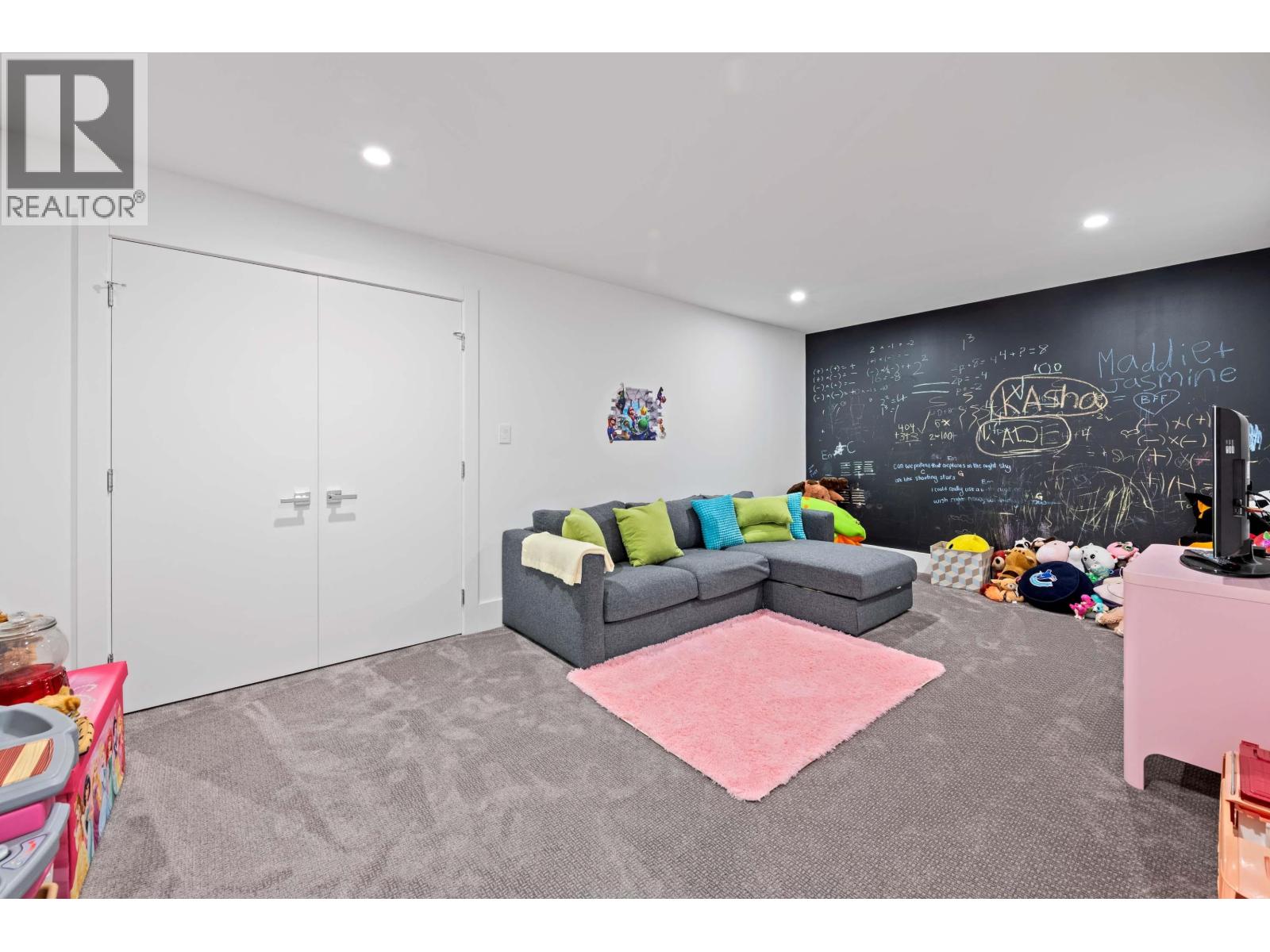 2381 WINDRIDGE DRIVE, North Vancouver