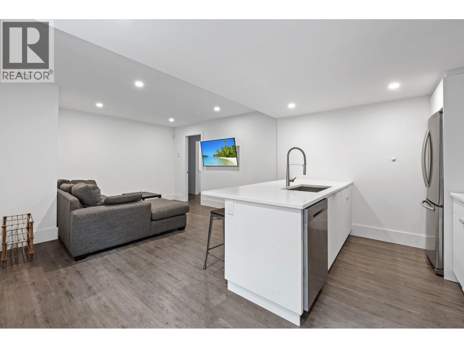 2381 WINDRIDGE DRIVE, North Vancouver