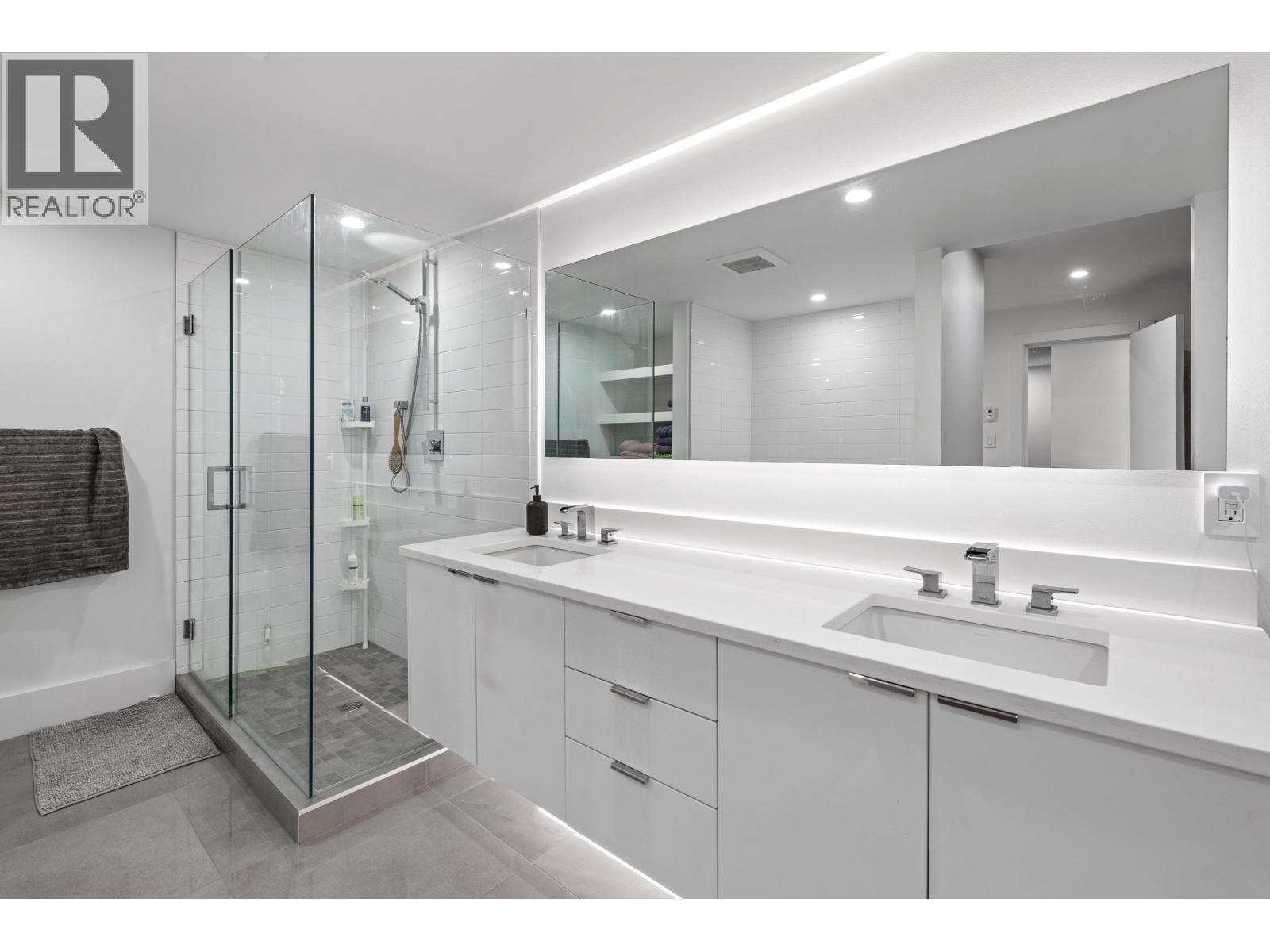 2381 WINDRIDGE DRIVE, North Vancouver