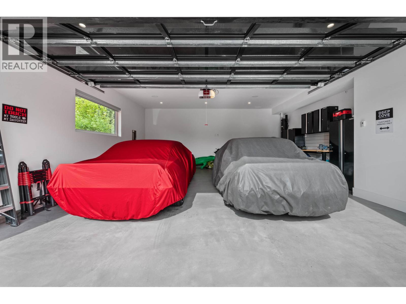 2381 WINDRIDGE DRIVE, North Vancouver