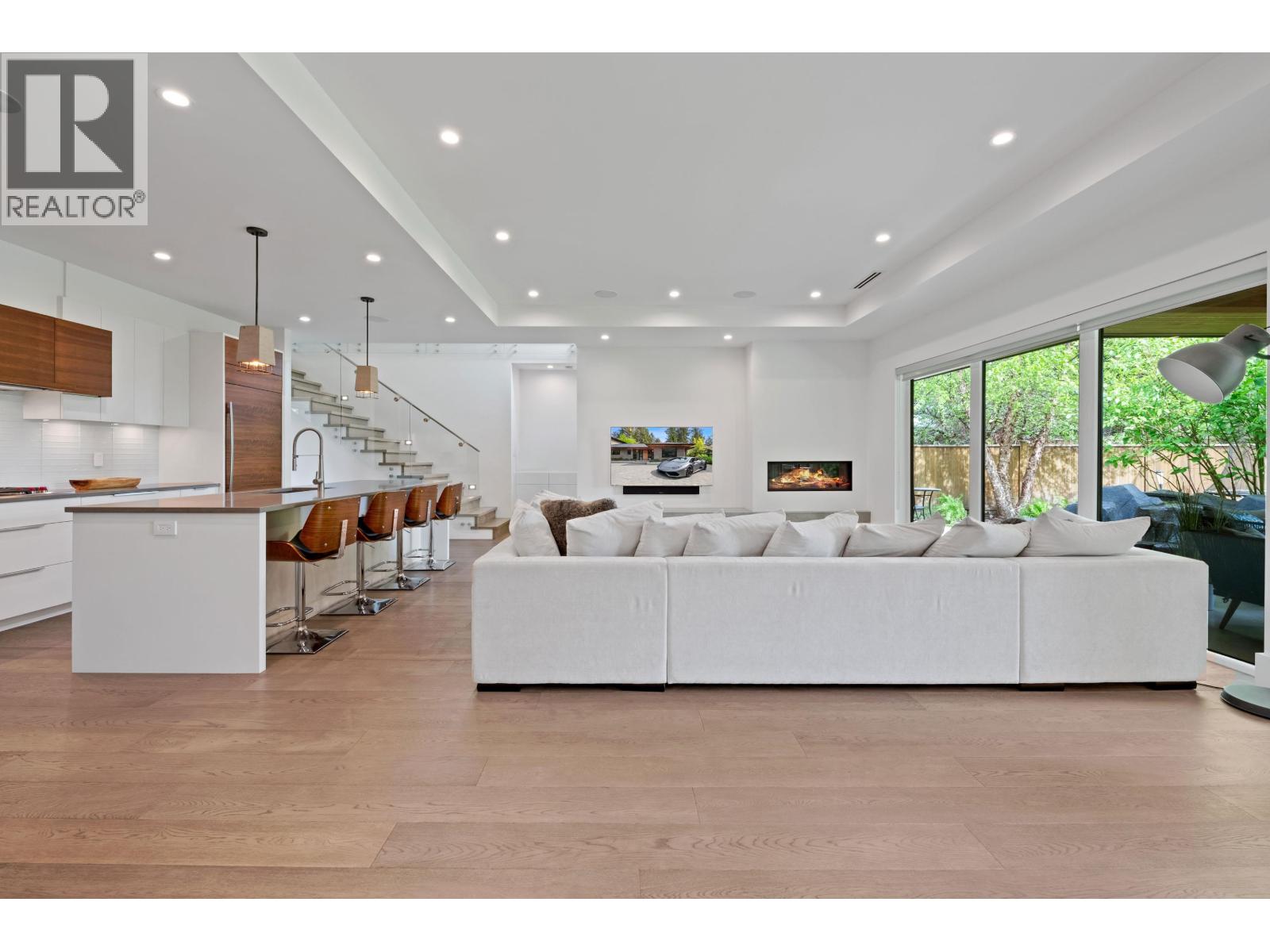 2381 WINDRIDGE DRIVE, North Vancouver