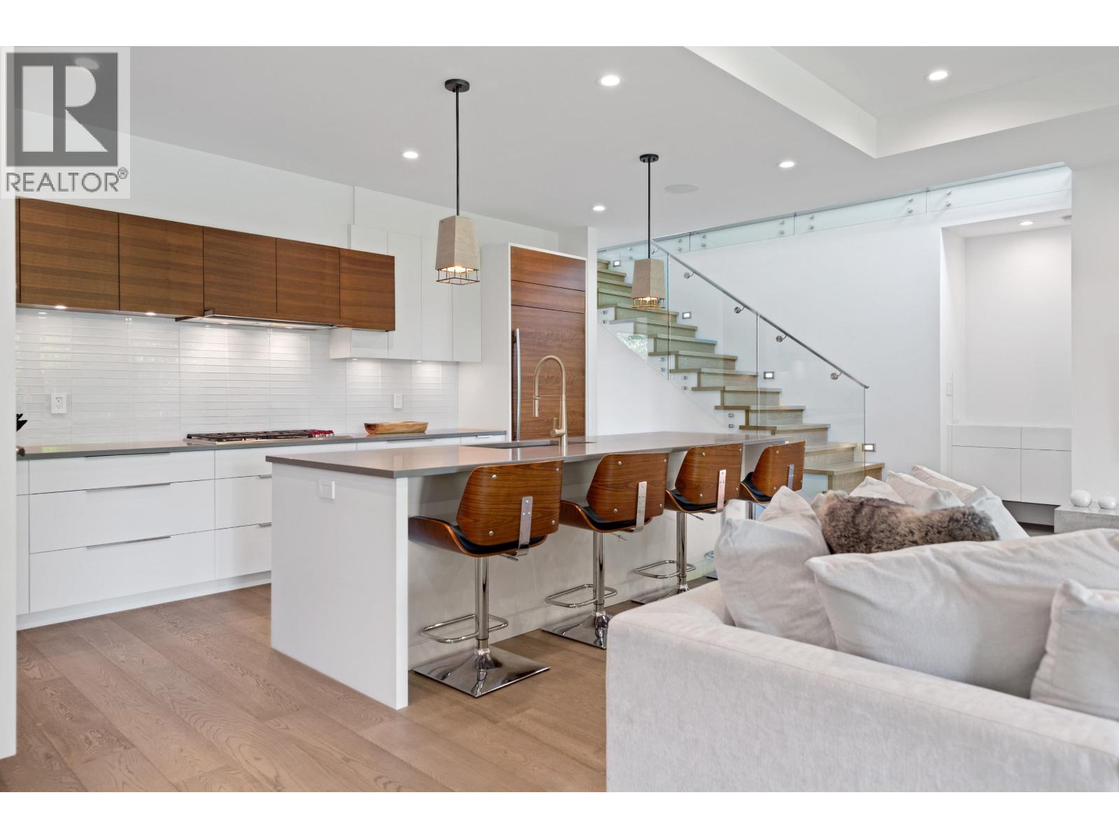 2381 WINDRIDGE DRIVE, North Vancouver