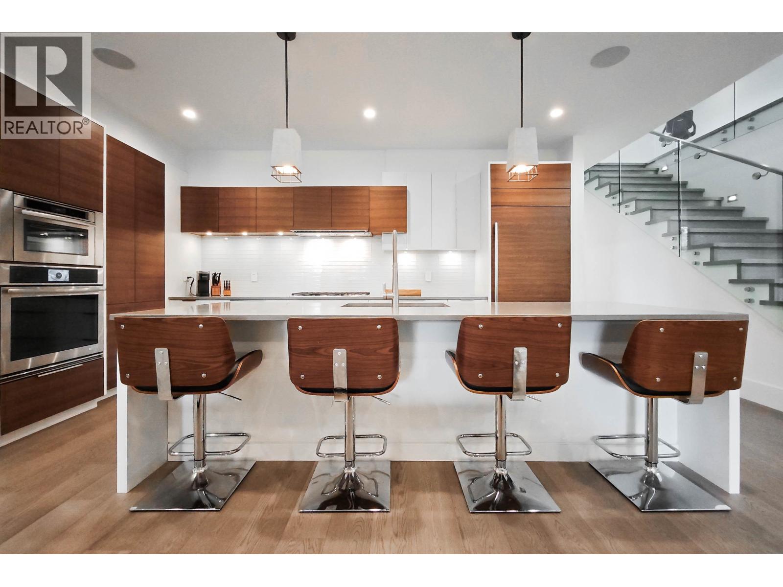 2381 WINDRIDGE DRIVE, North Vancouver