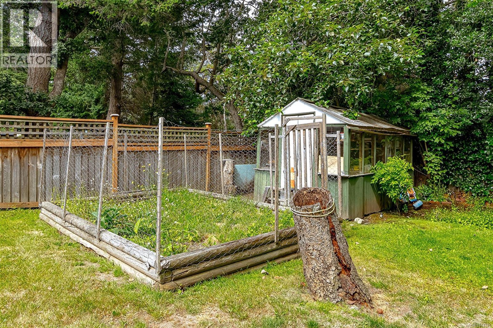  3910 Gibson Court, Saanich
