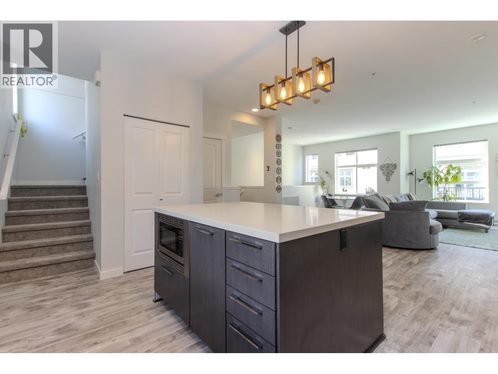 59 39548 LOGGERS LANE, Squamish