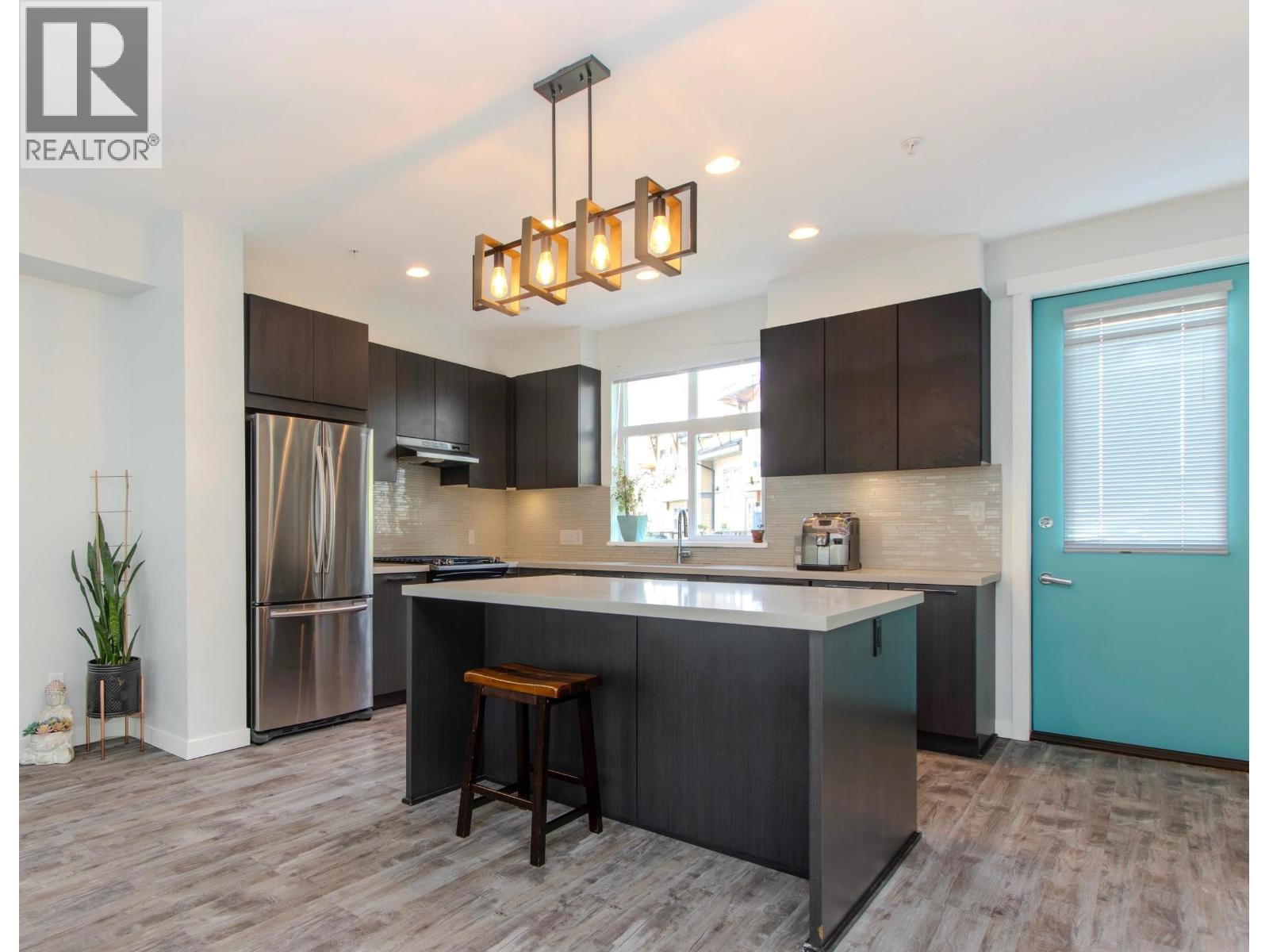 59 39548 LOGGERS LANE, Squamish