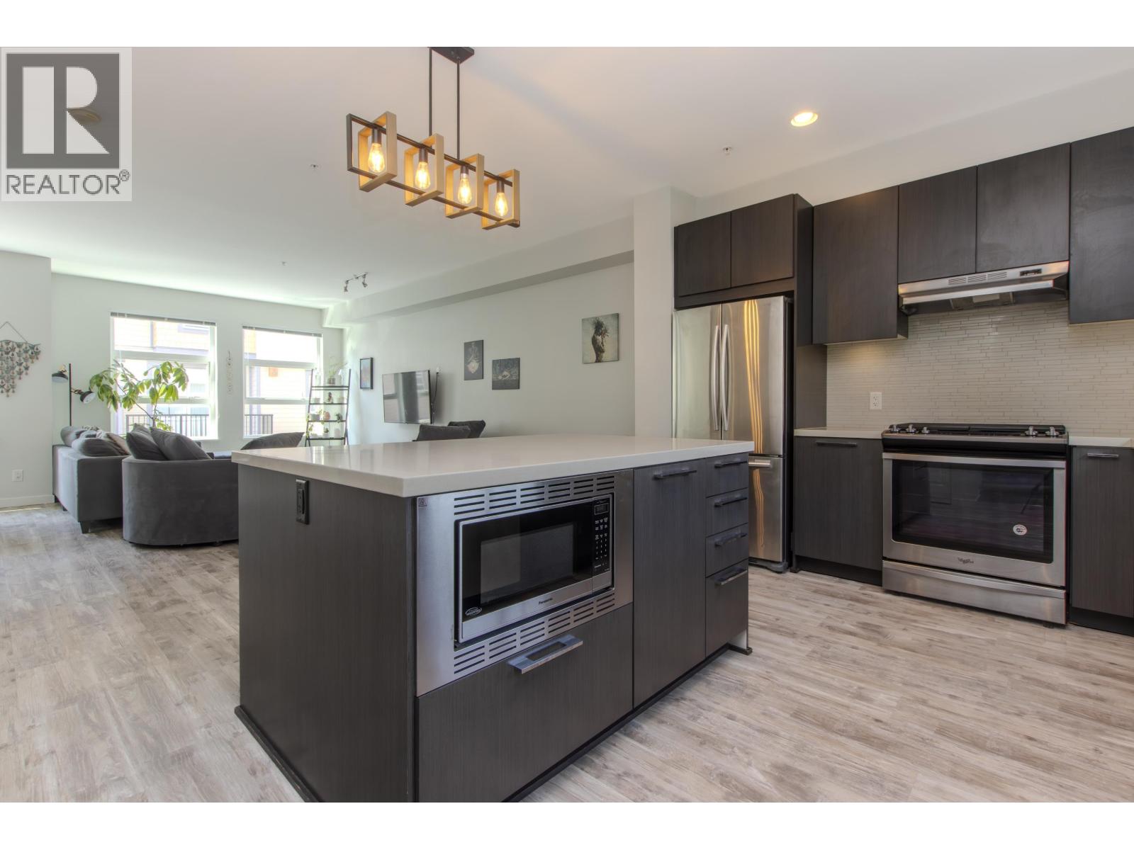 59 39548 LOGGERS LANE, Squamish