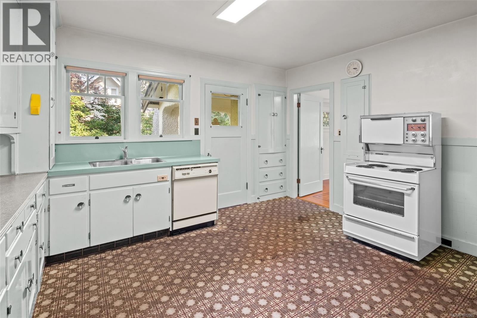 3375 Weald Rd, Oak Bay