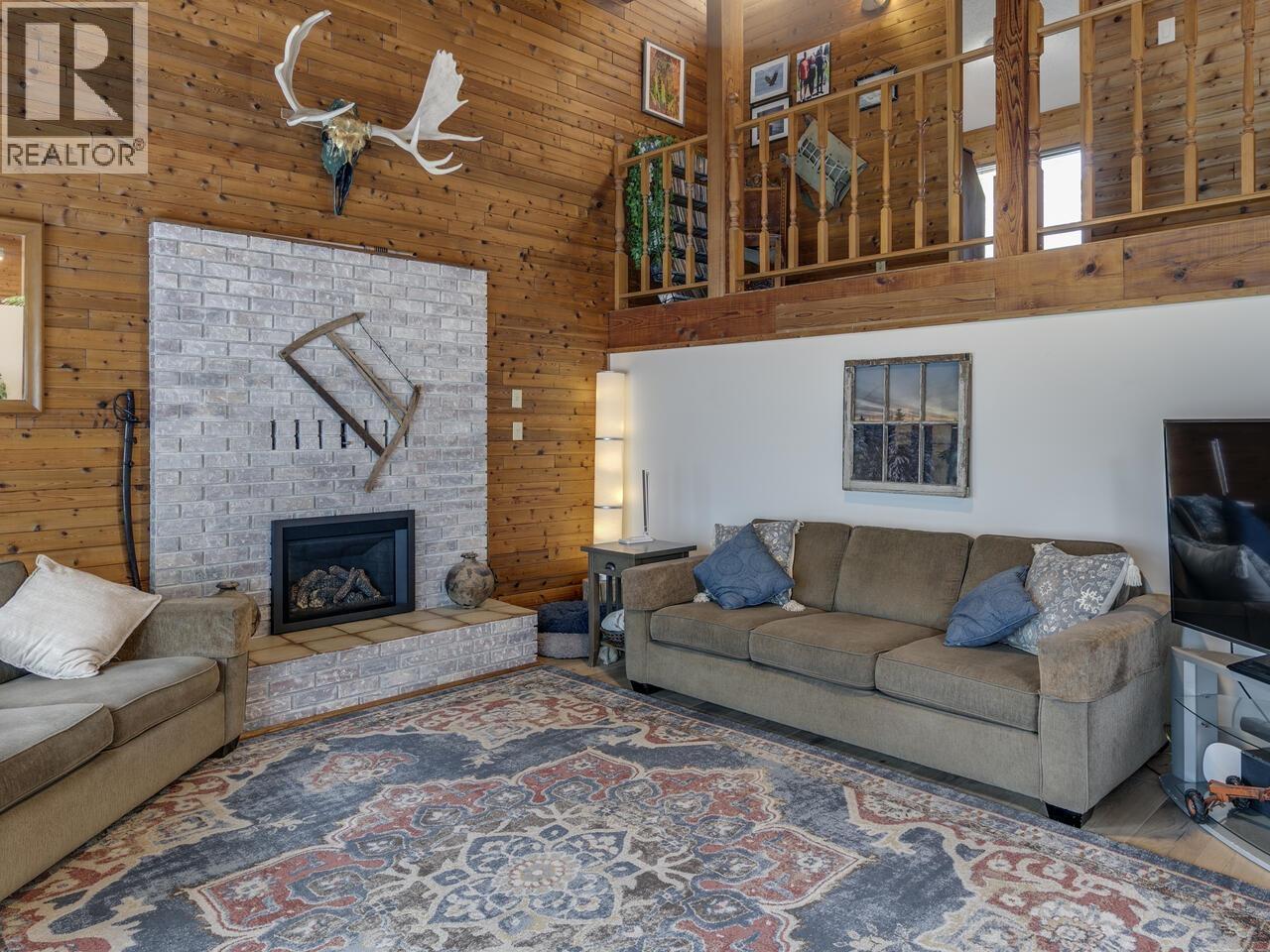 2111 MAMQUAM ROAD, Squamish