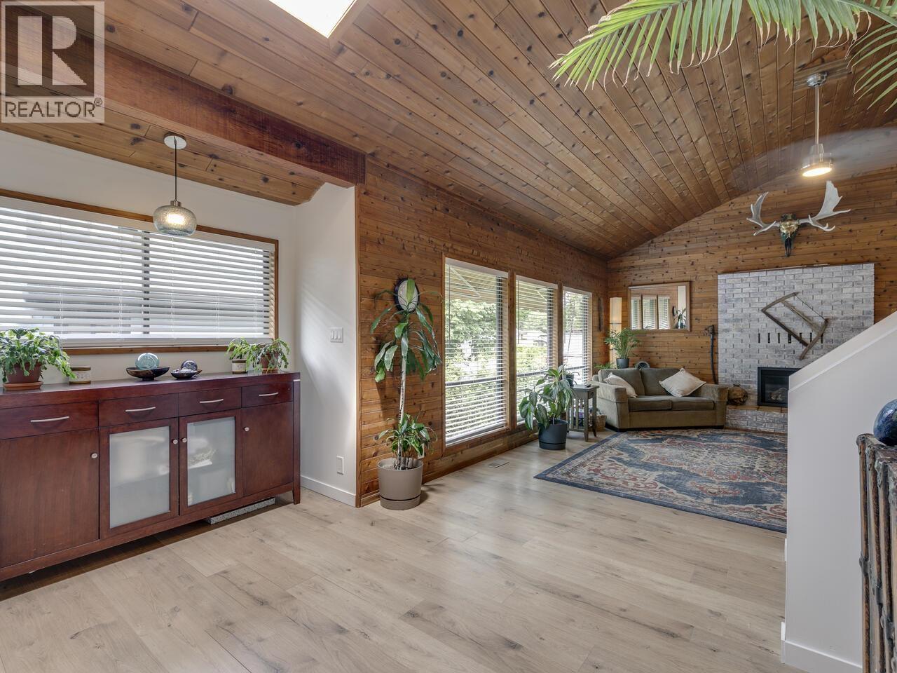 2111 MAMQUAM ROAD, Squamish