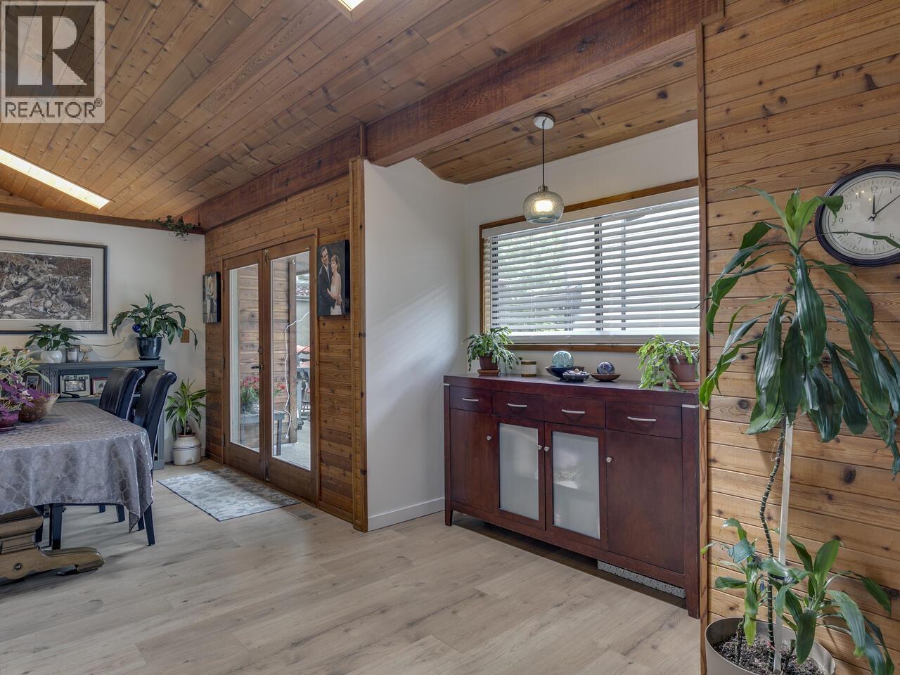 2111 MAMQUAM ROAD, Squamish